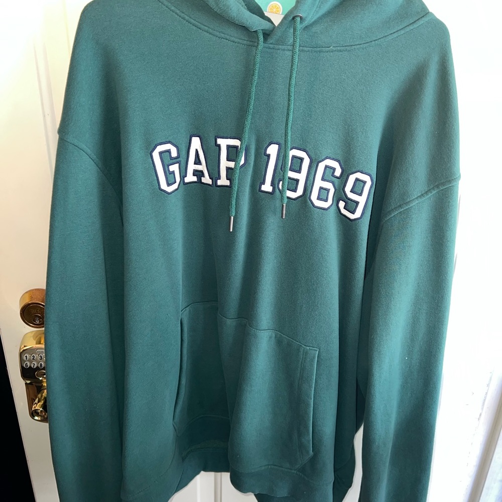 Gap men’s hooded sweatshirt